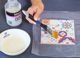 Intervenir azulejos con láminas de seda